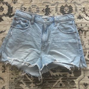 Abercrombie 90’s cutoff shorts